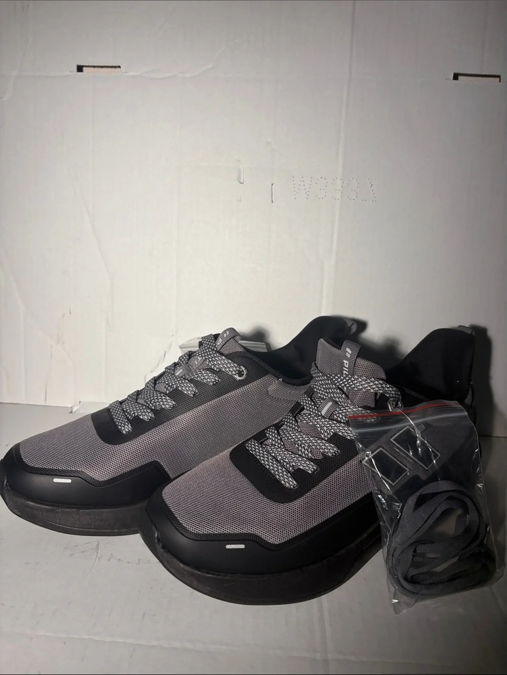 NEW PILOTI Mens Grey Sneakers Size 9